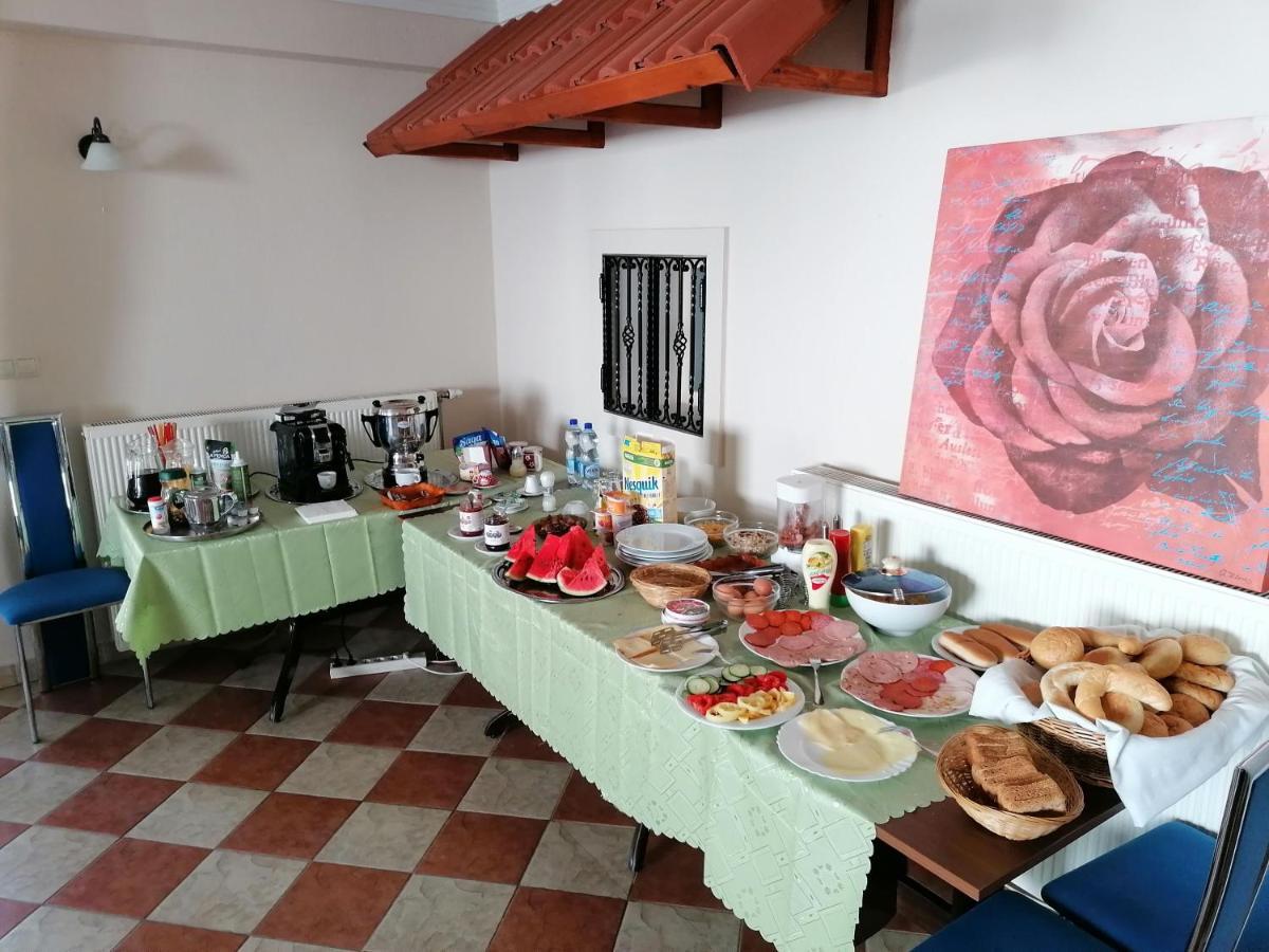 לינה וארוחת בוקר Nyíregyháza Staff House מראה חיצוני תמונה