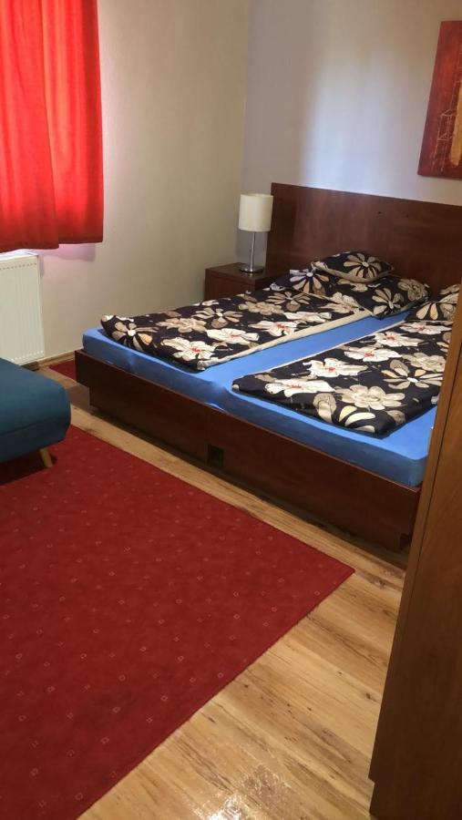 לינה וארוחת בוקר Nyíregyháza Staff House מראה חיצוני תמונה