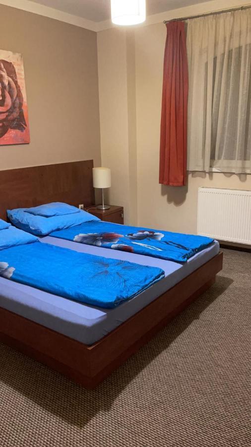 לינה וארוחת בוקר Nyíregyháza Staff House מראה חיצוני תמונה