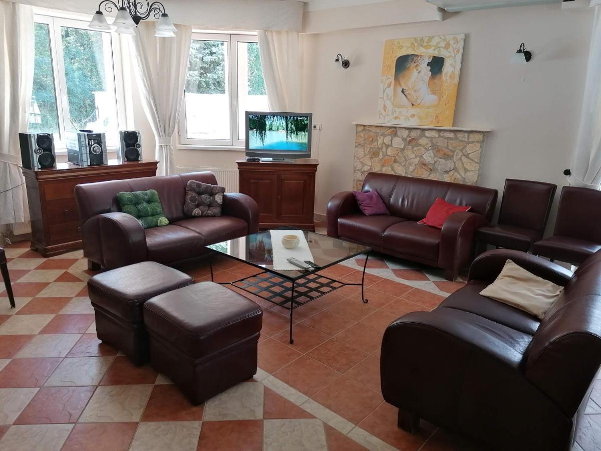 לינה וארוחת בוקר Nyíregyháza Staff House מראה חיצוני תמונה