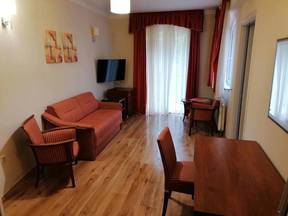 לינה וארוחת בוקר Nyíregyháza Staff House מראה חיצוני תמונה