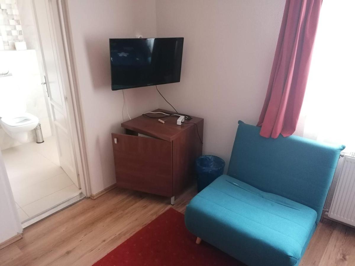 לינה וארוחת בוקר Nyíregyháza Staff House מראה חיצוני תמונה