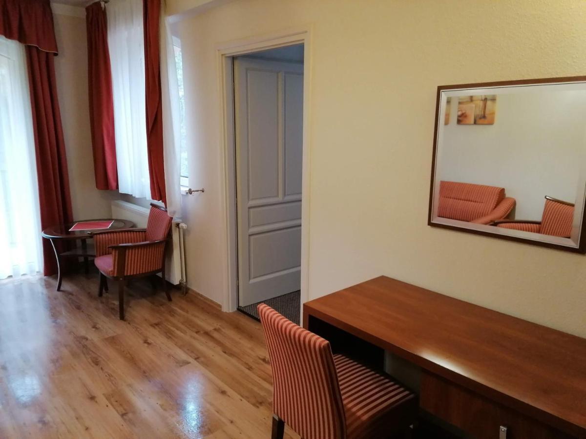 לינה וארוחת בוקר Nyíregyháza Staff House מראה חיצוני תמונה
