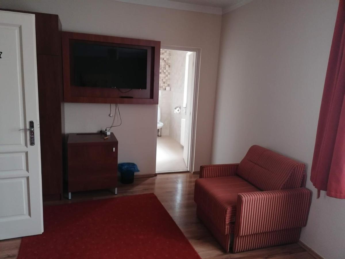 לינה וארוחת בוקר Nyíregyháza Staff House מראה חיצוני תמונה